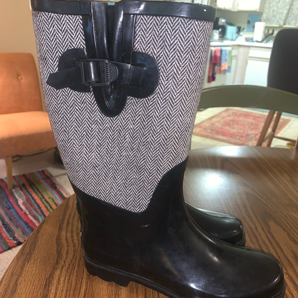 Rain boots